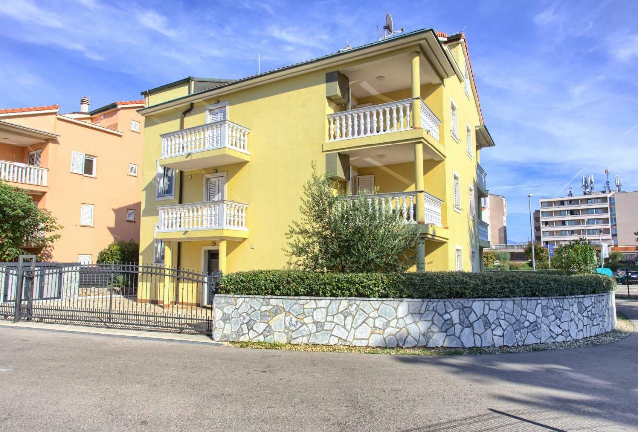 Point Apartment *