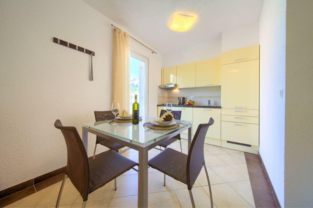 Point Apartment *