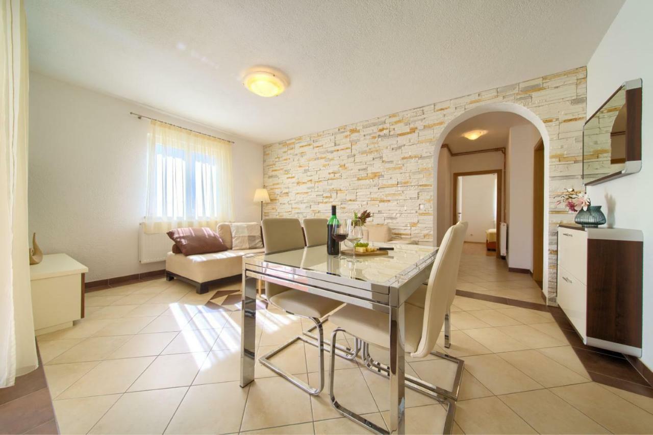 Apartment Point *